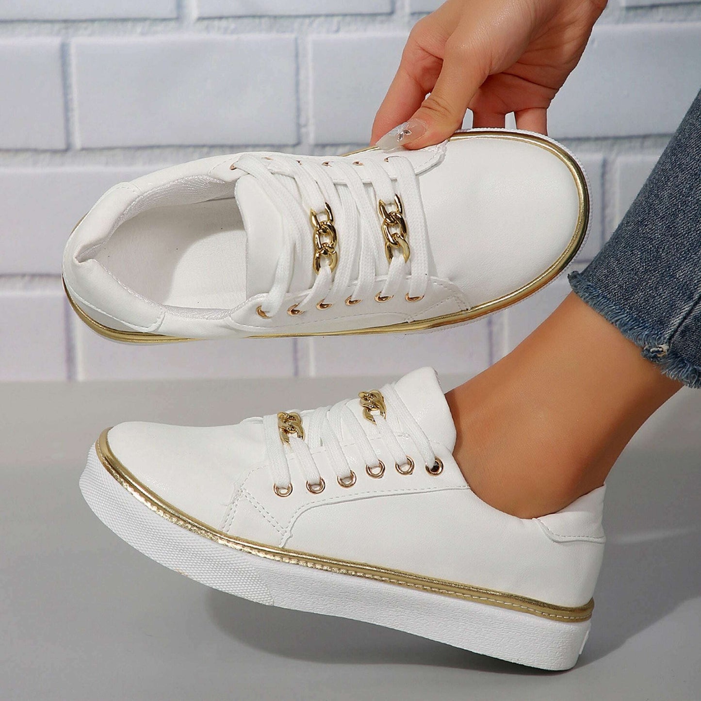 Comfy Low-Top Canvas Women's Sneakers