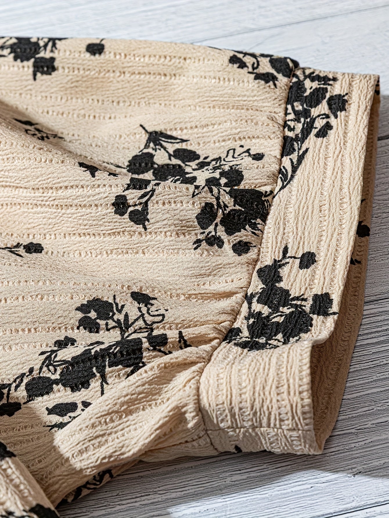 Women'S Floral Print Blouse - Beige & Black Floral Shirt with Button Front Placket, Lightweight Summer Tops for Casual & Formal Outfits - Everyday Chic Women'S Clothing, Floral Print Blouse, Spring Fashion, Elegant Design, Br