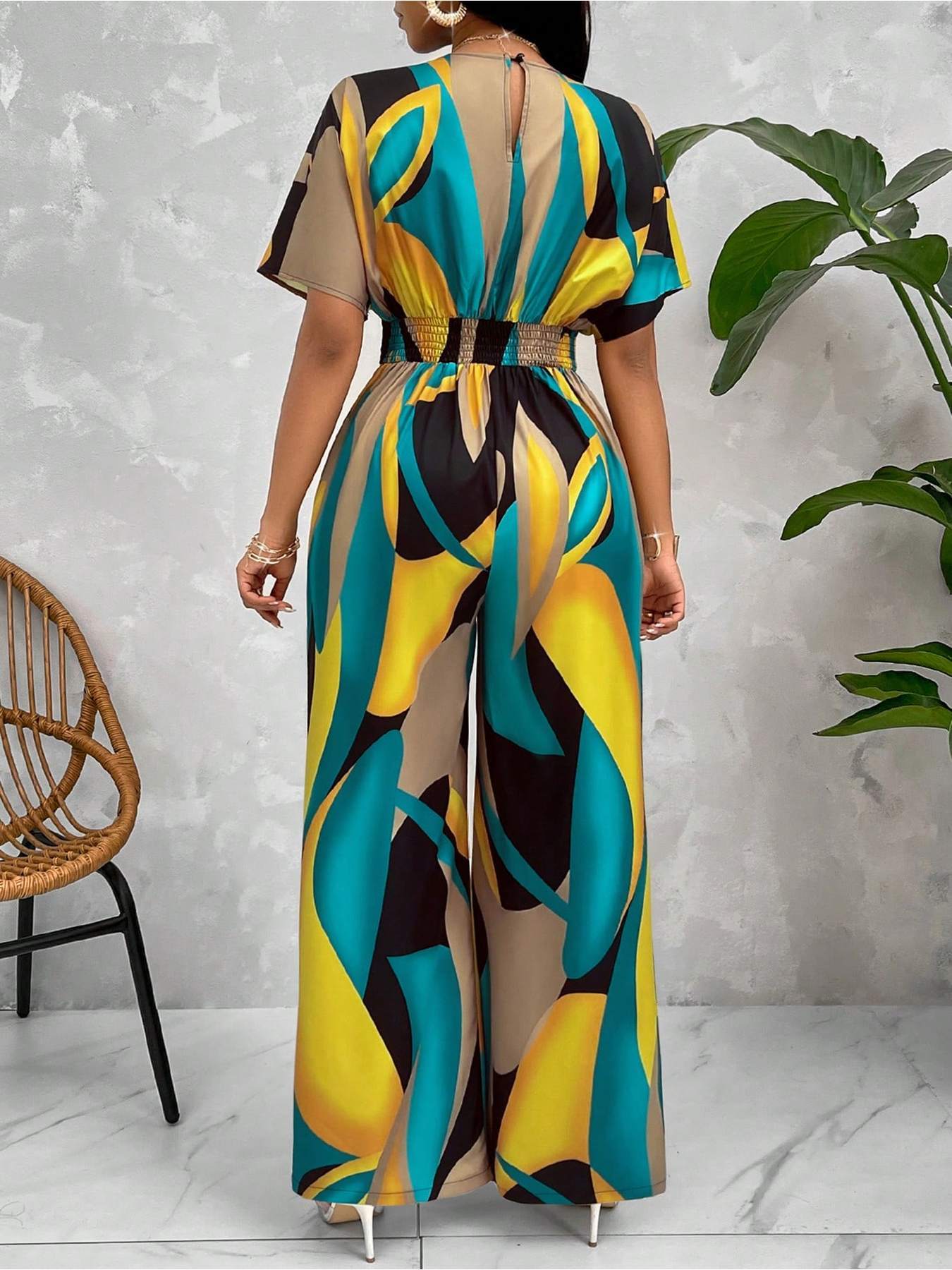 Women's Geometric Print V-Neck Jumpsuit - Short Raglan Sleeves & Smocking Detail, Wide-Leg Long Length, Machine Washable for Spring/Summer/Fall, Resort & Evening Outings, Ladies Rompers And Jumpsuits, Evening Wear, Vneck Styl