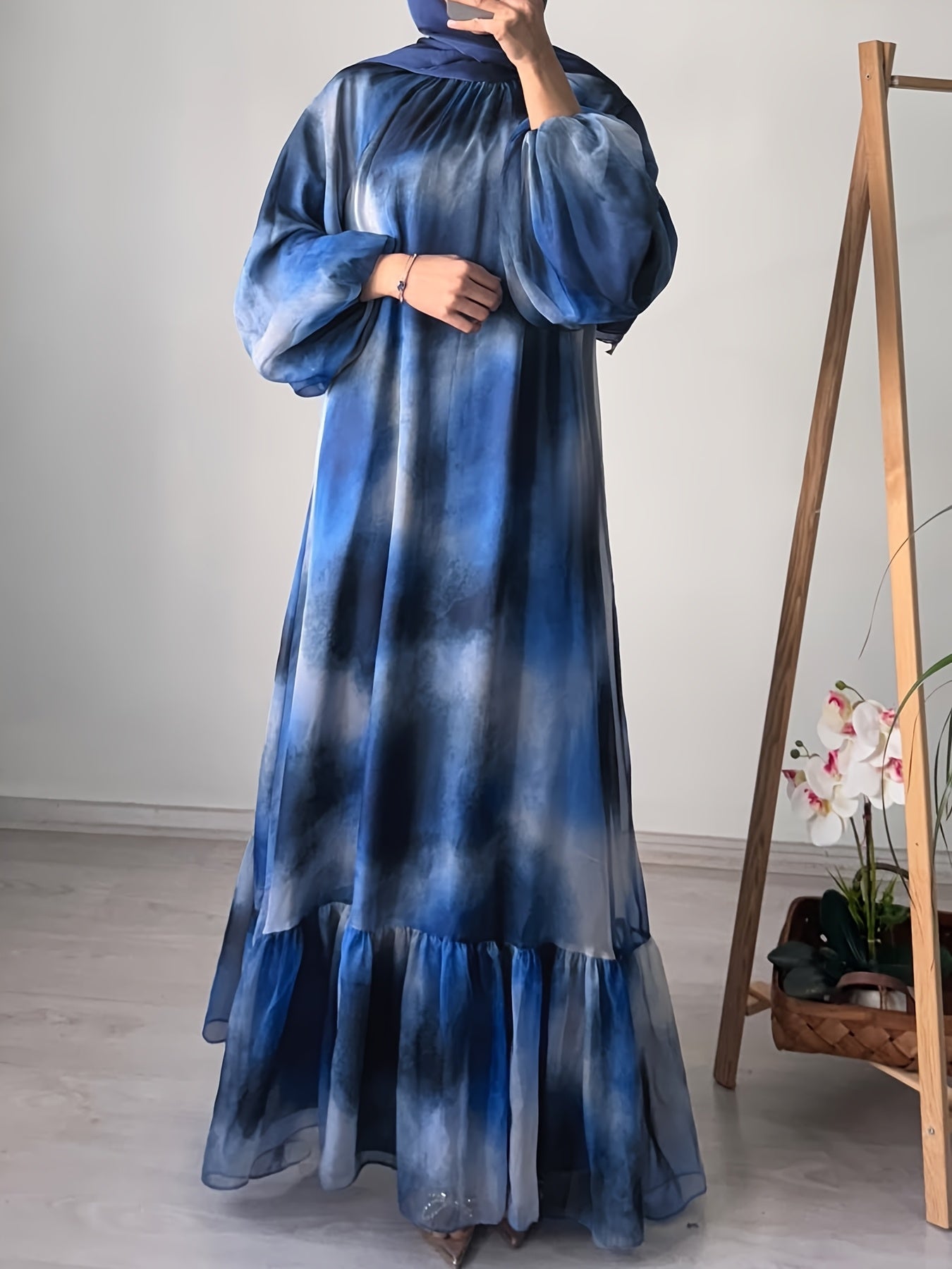 Elegant Long Dress with a Round Neck, Tie-Dye Design, And Waist Belt, Perfect for Casual Gatherings And Vacations in The Middle East for Muslim Women (Headscarf Not Included).
