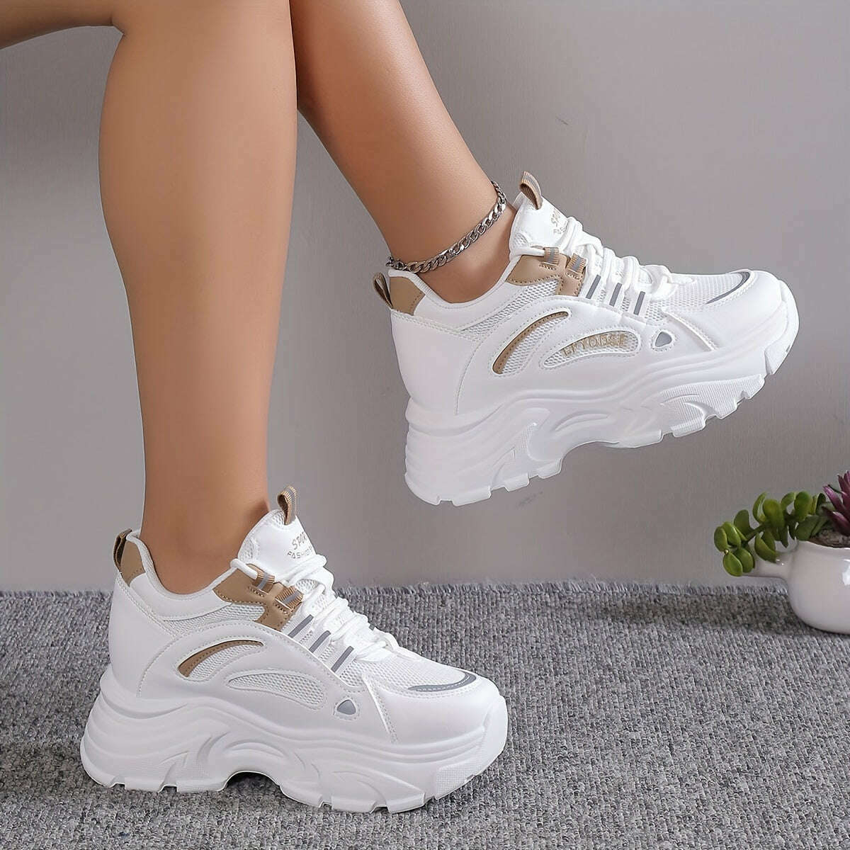 Women's Lightweight Solid Color Mesh Sneakers