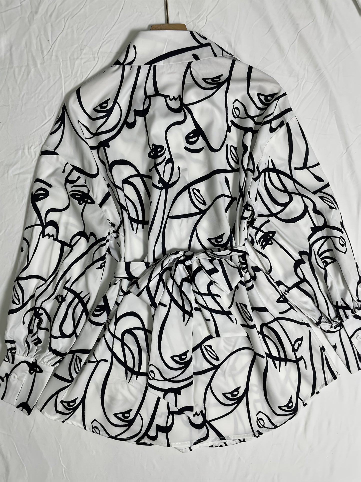 Loose Long-sleeved Casual Retro Style Women'S Top For Going Out; Fashionable Shirt With A Belt