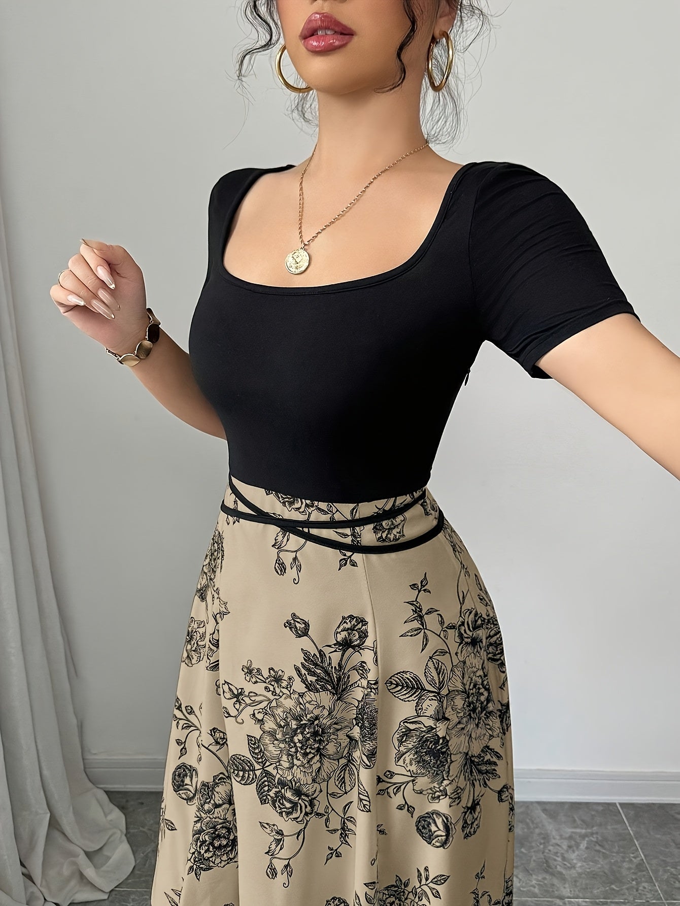 Retro Square Neck Short Sleeved Printed High Waisted And Stylish Elegant Dress