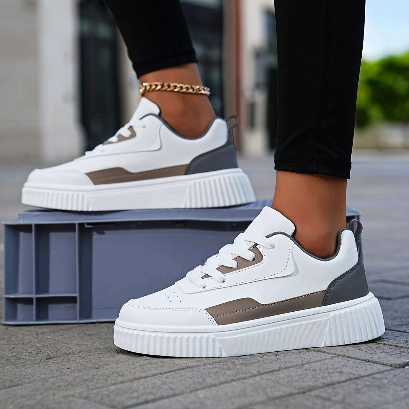 Women's Trendy Skate Shoes Lace-Up Casual Low Top Sneakers