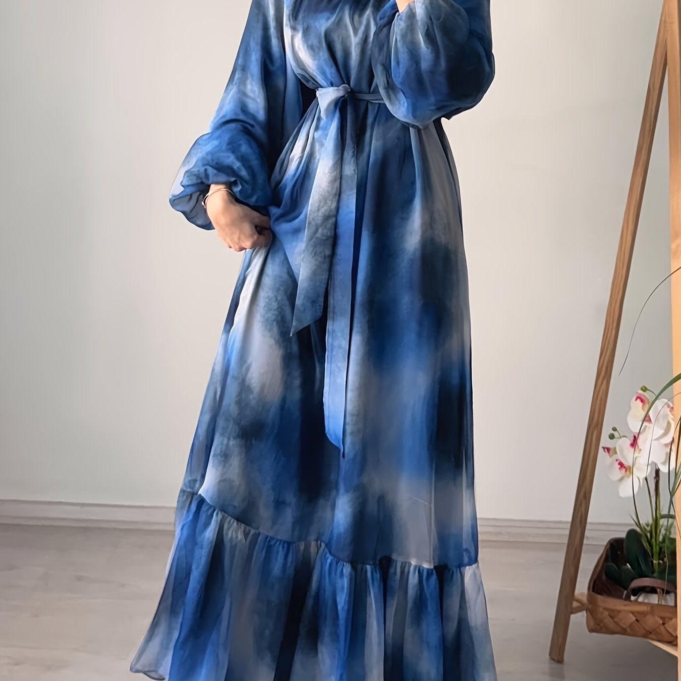 Elegant Long Dress with a Round Neck, Tie-Dye Design, And Waist Belt, Perfect for Casual Gatherings And Vacations in The Middle East for Muslim Women (Headscarf Not Included).