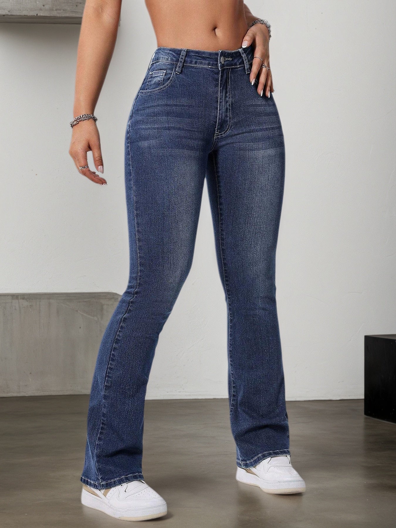 Women'S Stretchy Casual Flare Jeans - Versatile High-Waisted Bell Bottoms with Slash Pockets, Light Wash Blue, Comfortable & Stylish for All Seasons, High Waisted Jeans, Allseason Fashion, Elegant Design, Durable Fabric