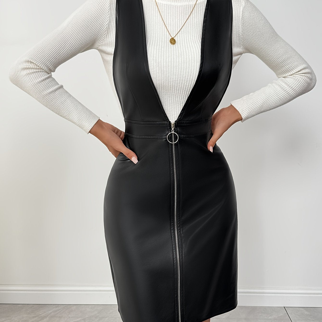 Elegant Black Zip-Up Bodycon Dress – Sleek & Versatile