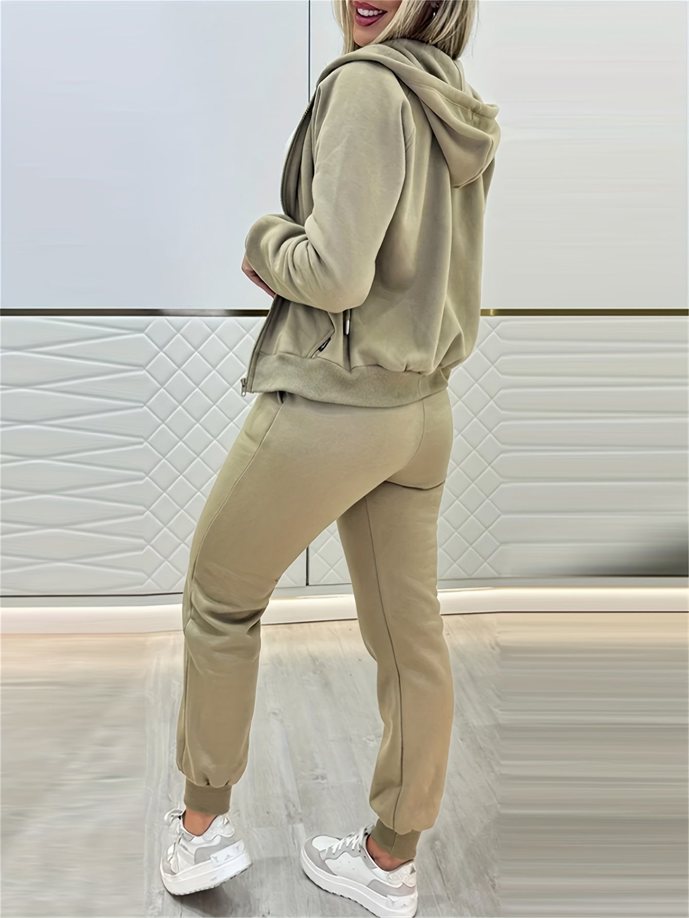 Women’s Hoodie & Pants Set – Casual Winter Outfit