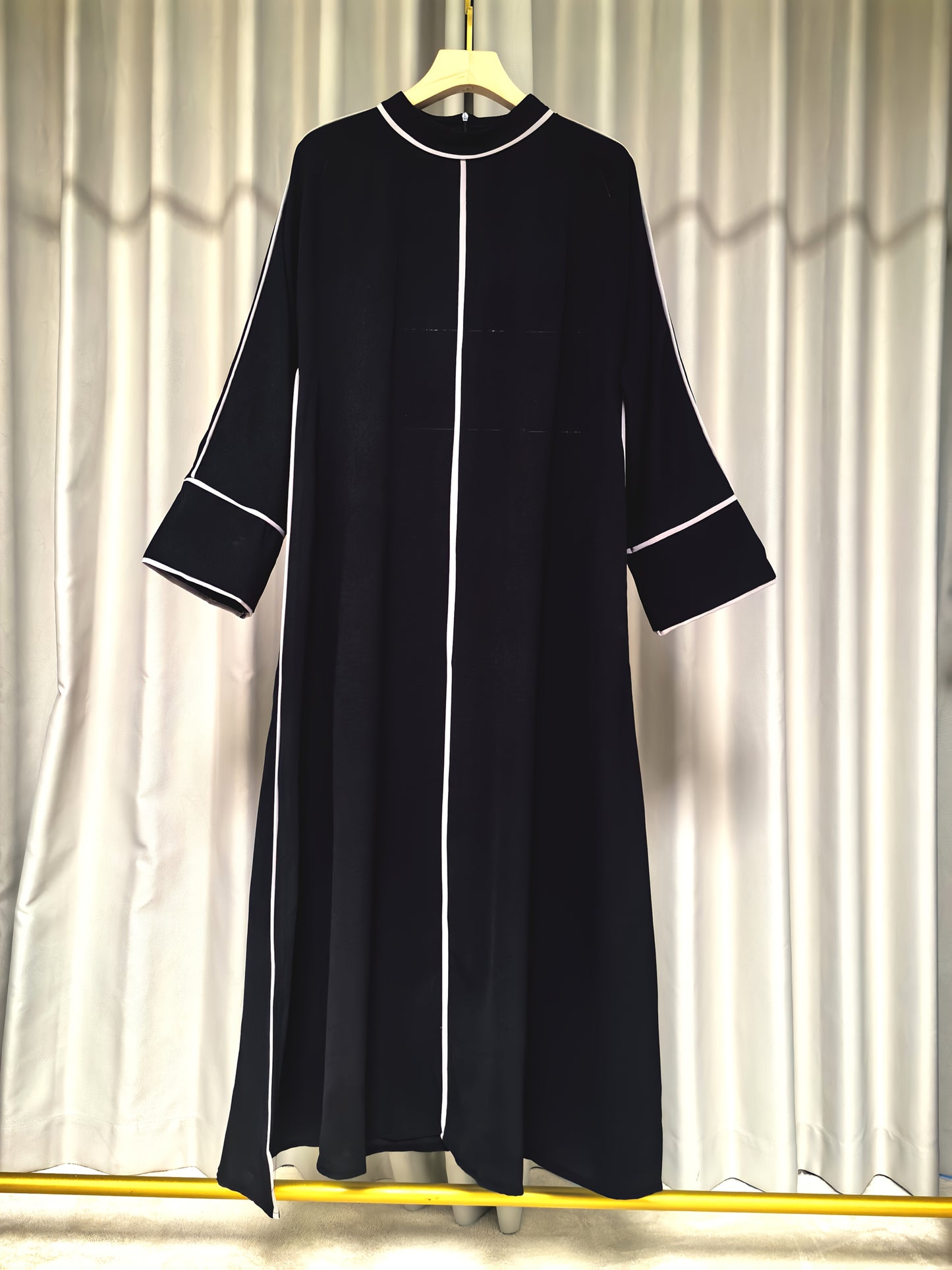 Middle Eastern Muslim Elegant and Comfortable Abaya 8362