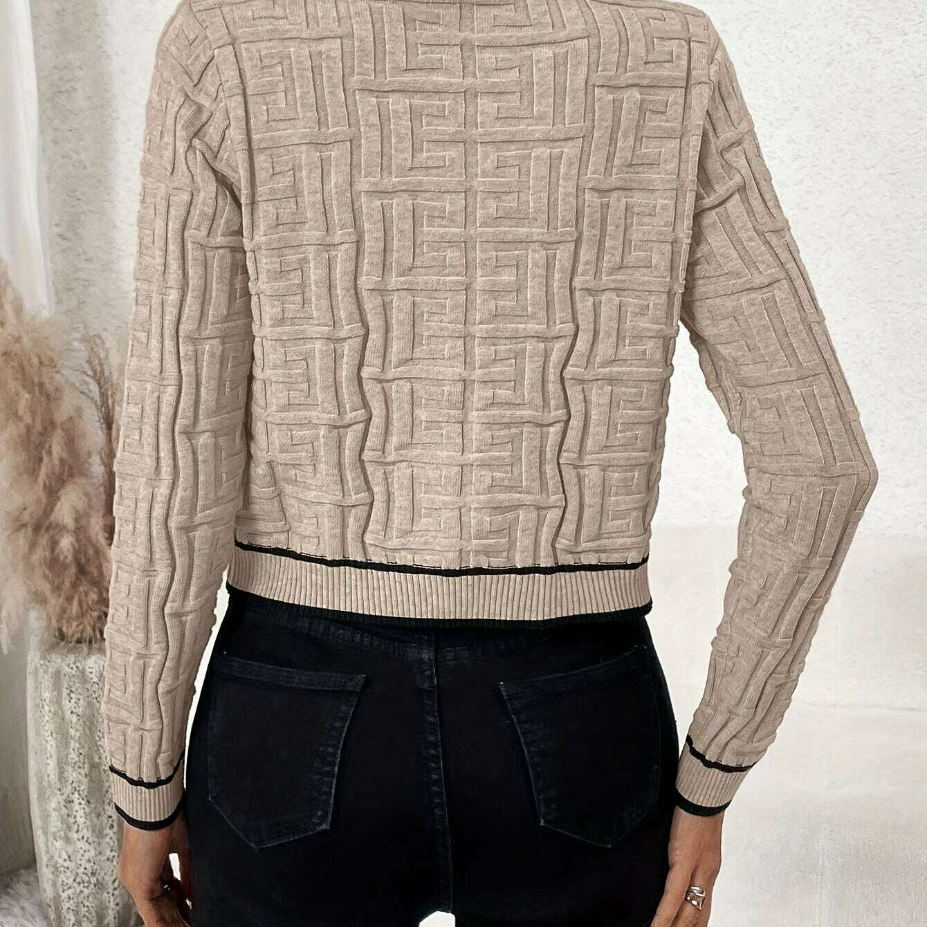 Chic Geometric Print Long Sleeve Cropped Cardigan with Contrast Details