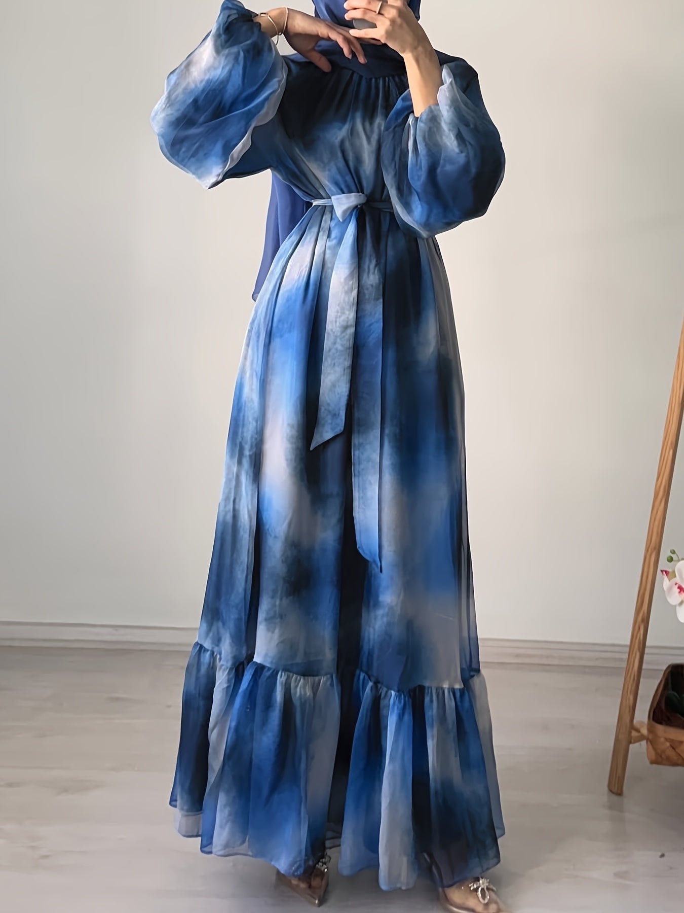 Elegant Long Dress with a Round Neck, Tie-Dye Design, And Waist Belt, Perfect for Casual Gatherings And Vacations in The Middle East for Muslim Women (Headscarf Not Included).