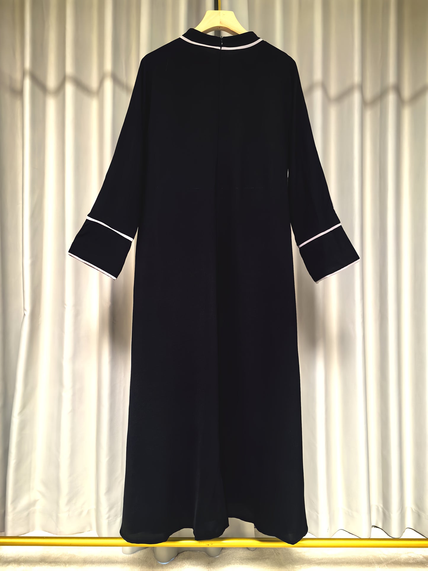 Middle Eastern Muslim Elegant and Comfortable Abaya 8362
