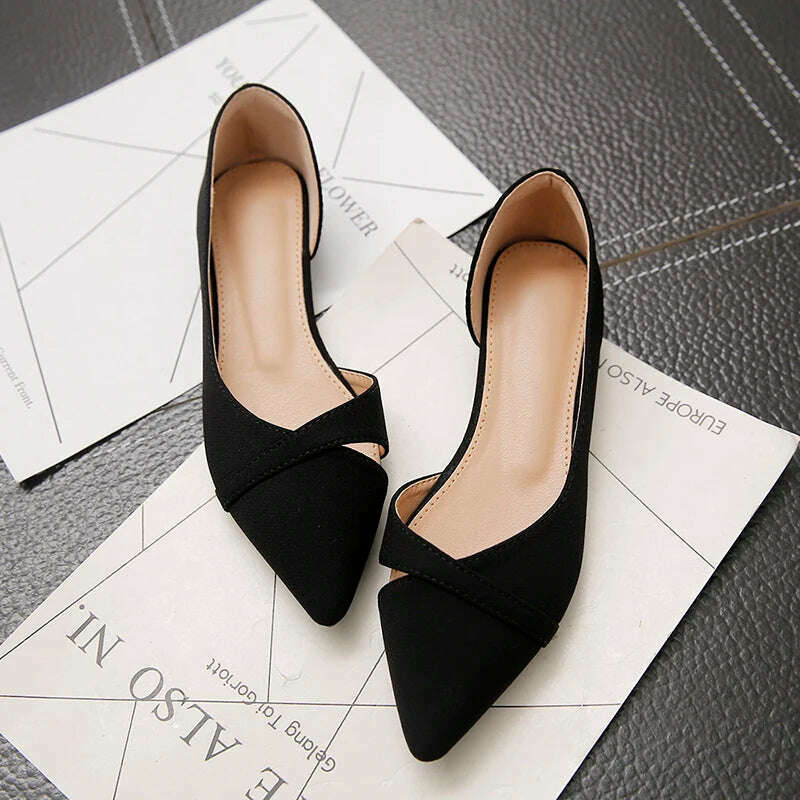 Suede flats, pointed toe, pure color, pink or black.