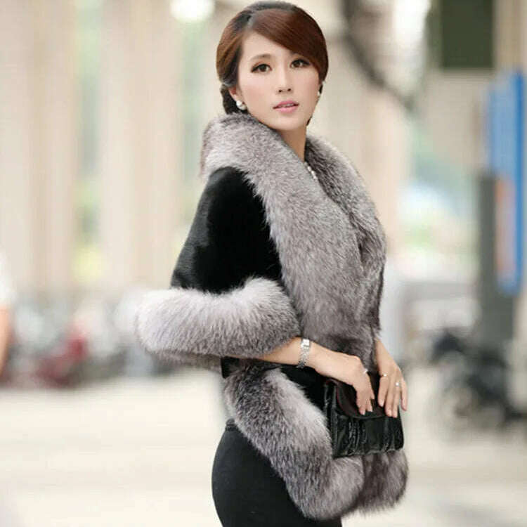 Elegant Faux Fur Bridal Wrap – Perfect for Winter Weddings