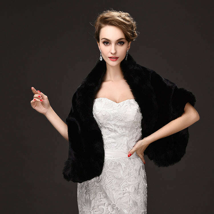 Elegant Faux Fur Bridal Wrap – Perfect for Winter Weddings