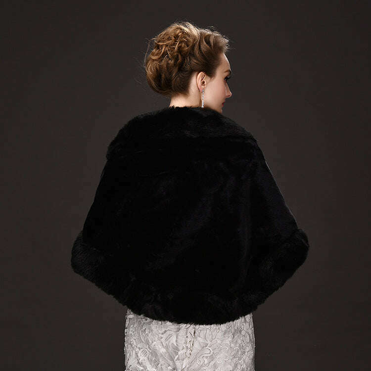 Elegant Faux Fur Bridal Wrap – Perfect for Winter Weddings