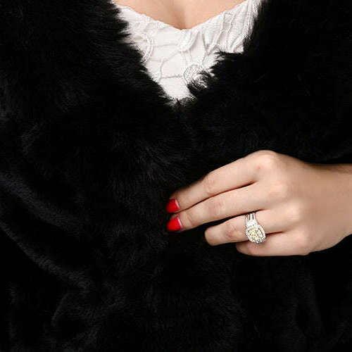 Elegant Faux Fur Bridal Wrap – Perfect for Winter Weddings