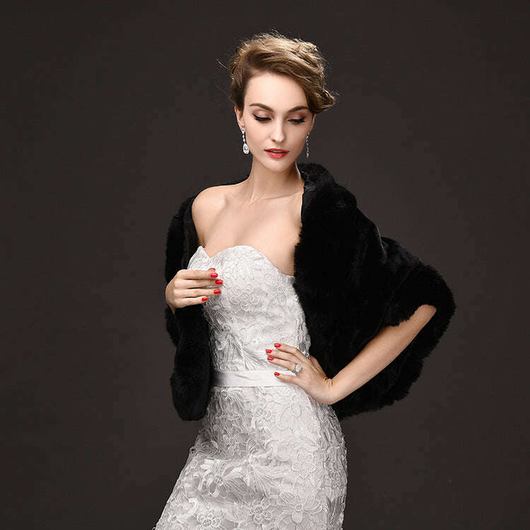 Elegant Faux Fur Bridal Wrap – Perfect for Winter Weddings