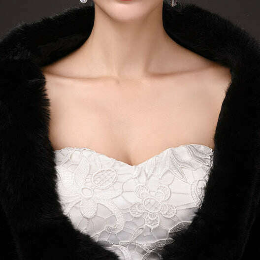 Elegant Faux Fur Bridal Wrap – Perfect for Winter Weddings