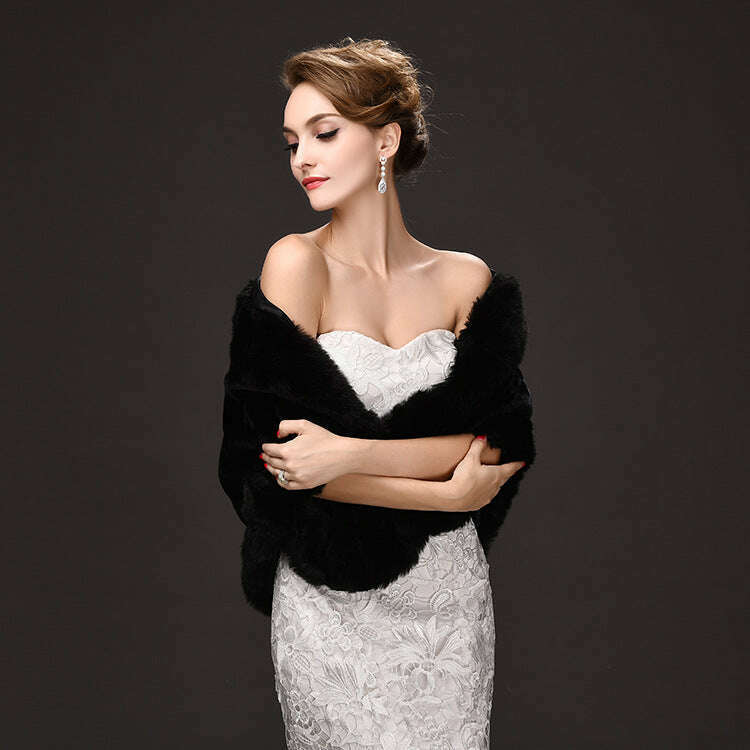 Elegant Faux Fur Bridal Wrap – Perfect for Winter Weddings
