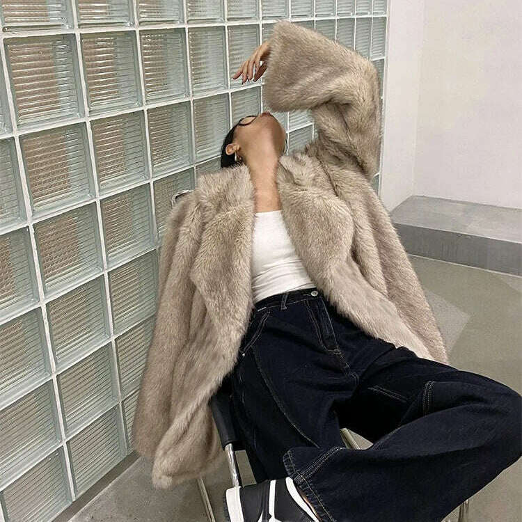 Lautaro Winter Loose Faux Fur Coat for Women – Luxury & Comfort
