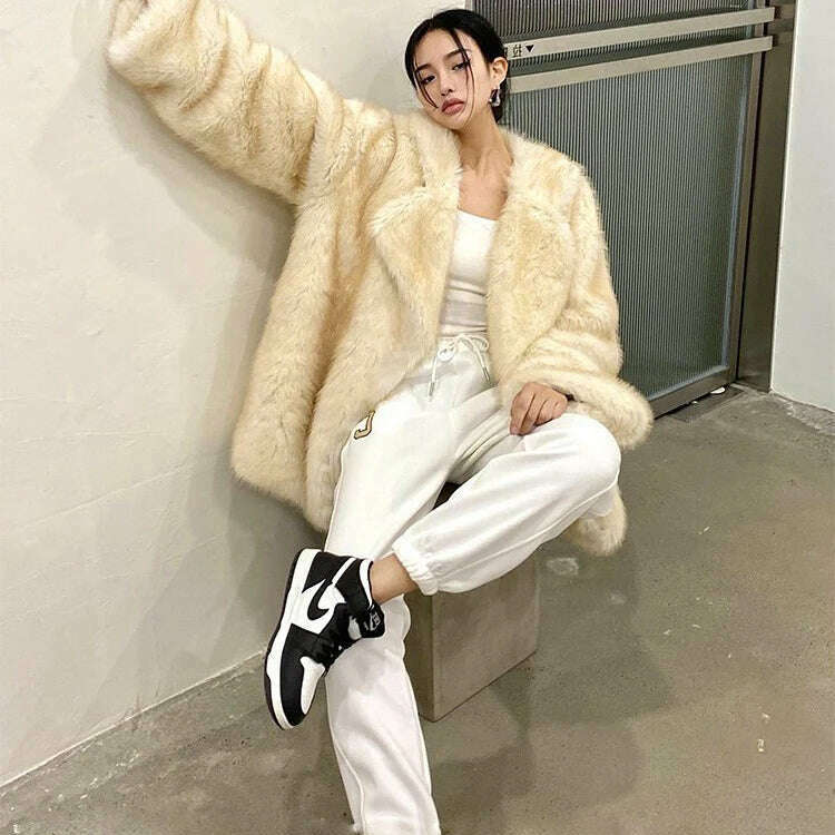 Lautaro Winter Loose Faux Fur Coat for Women – Luxury & Comfort