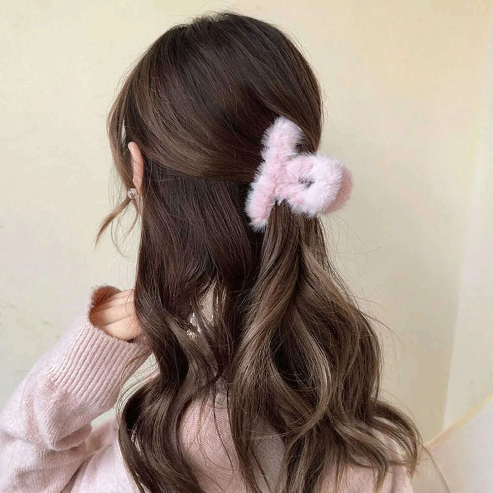 2024 Winter Faux Fur Hair Claw for Women