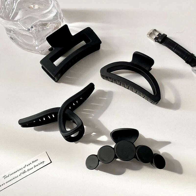 Elegant Black Geometric Hair Claw.
