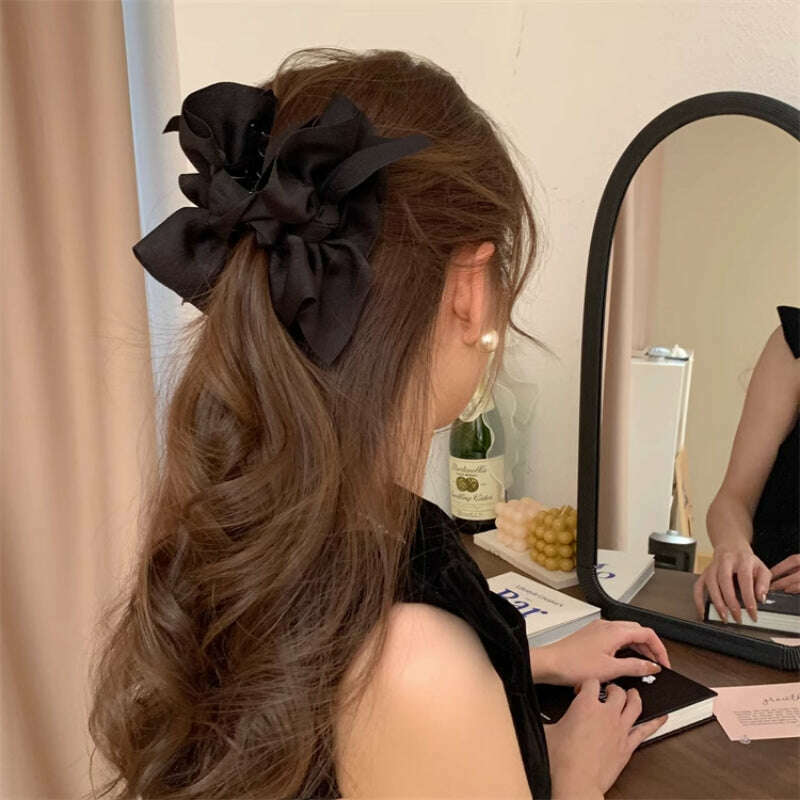 Large Fabric Bow Grasping Clip
