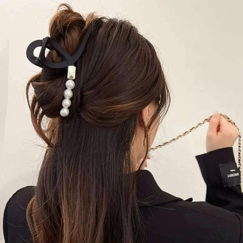 Vintage Korean Pearl Hair Claw Clip