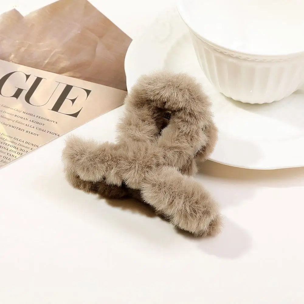 2024 Winter Faux Fur Hair Claw for Women
