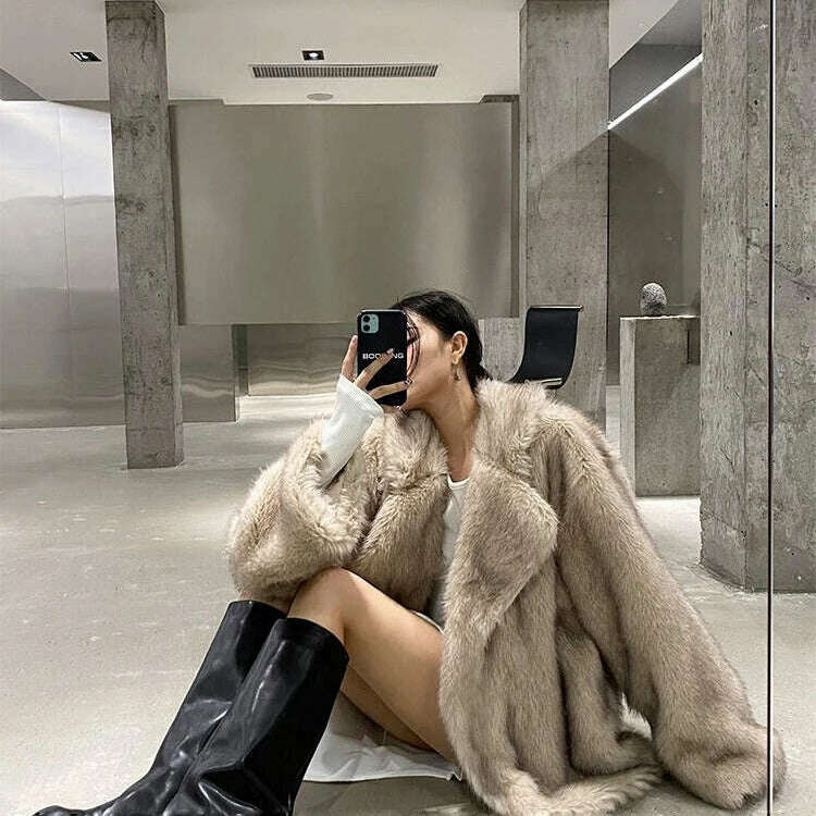 Lautaro Winter Loose Faux Fur Coat for Women – Luxury & Comfort