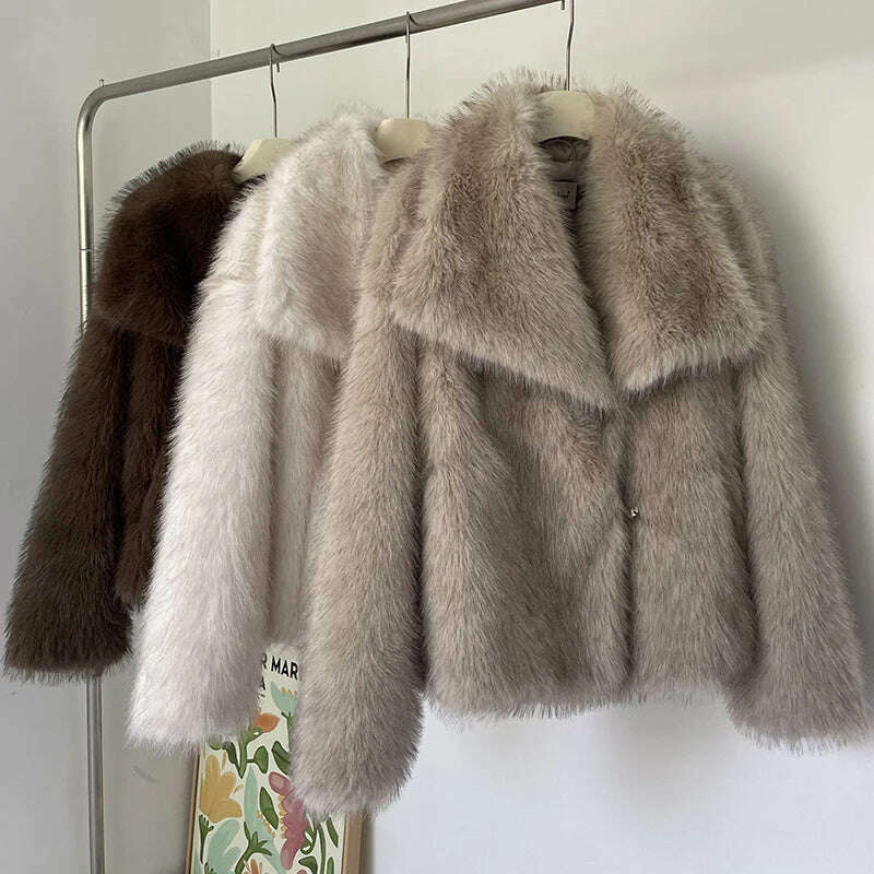 Neo Mint Women's Gradient Faux Fur Coat with Big Collar