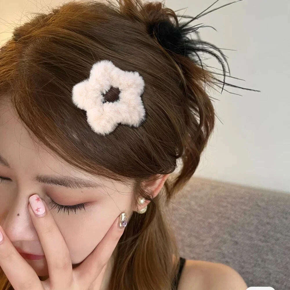Winter Plush Y2K Star Hair Clips – Fluffy Fashion Hairpins