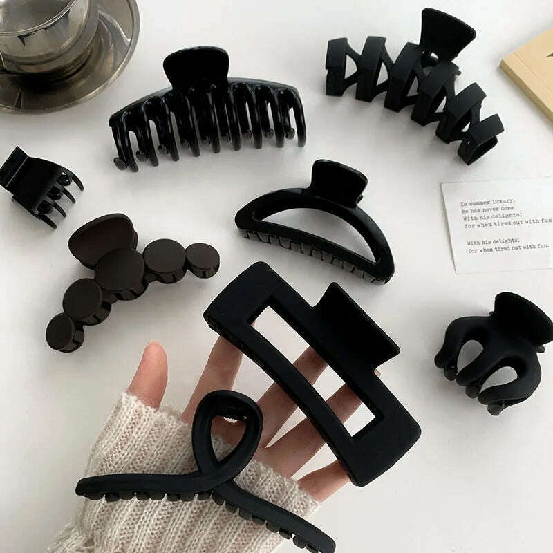 Elegant Black Geometric Hair Claw.