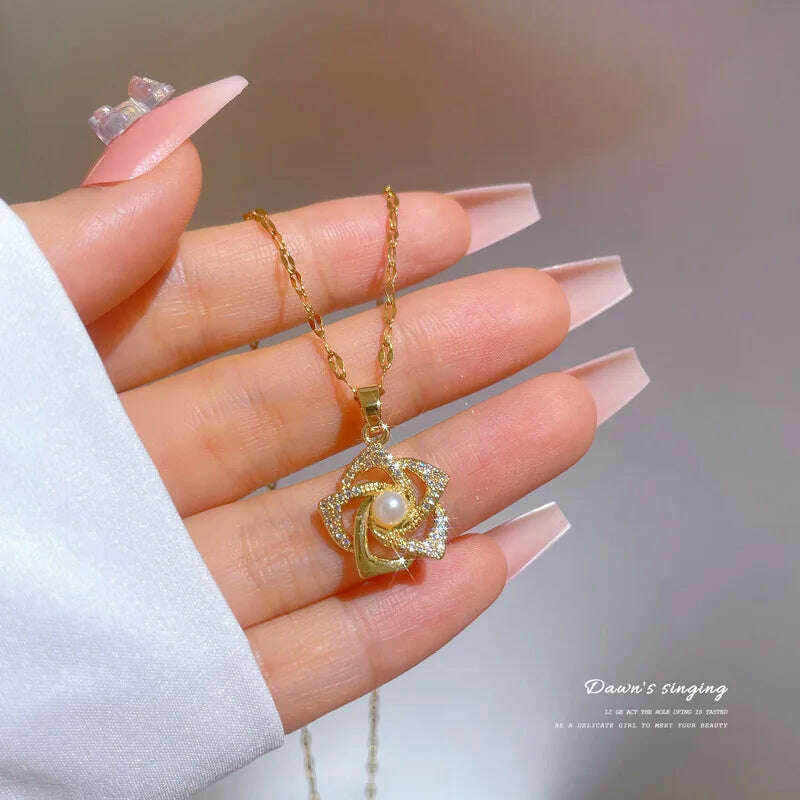 Rotating Titanium Steel Necklace with Vintage Flowers for Women Copper Micro-set Clavicle Chain Sweater Chain Green Zircon