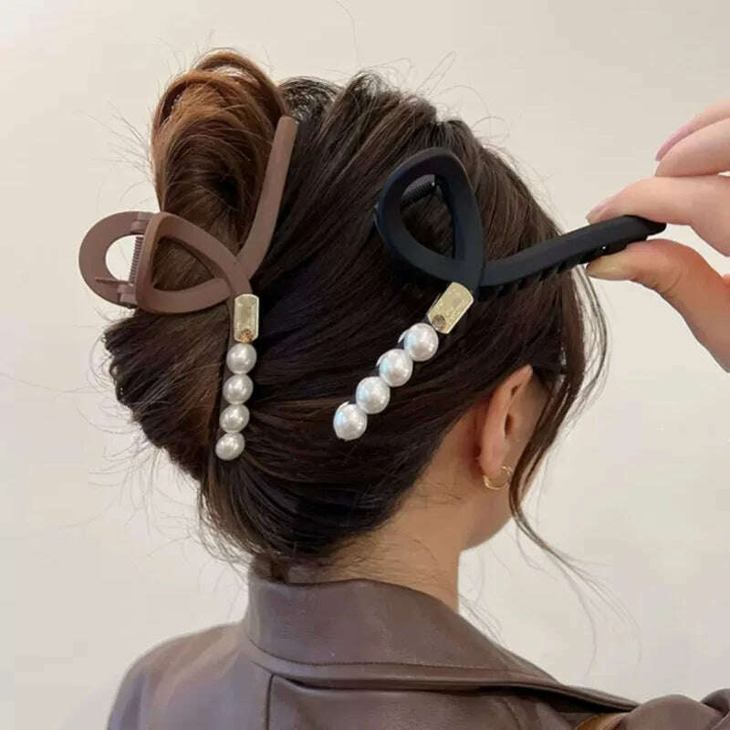 Vintage Korean Pearl Hair Claw Clip