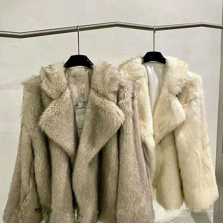 Lautaro Winter Loose Faux Fur Coat for Women – Luxury & Comfort