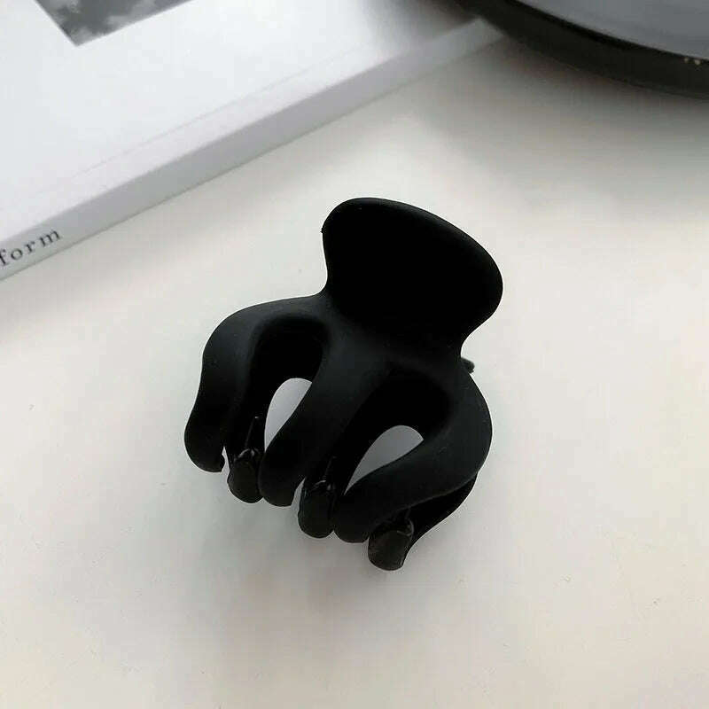 Elegant Black Geometric Hair Claw.