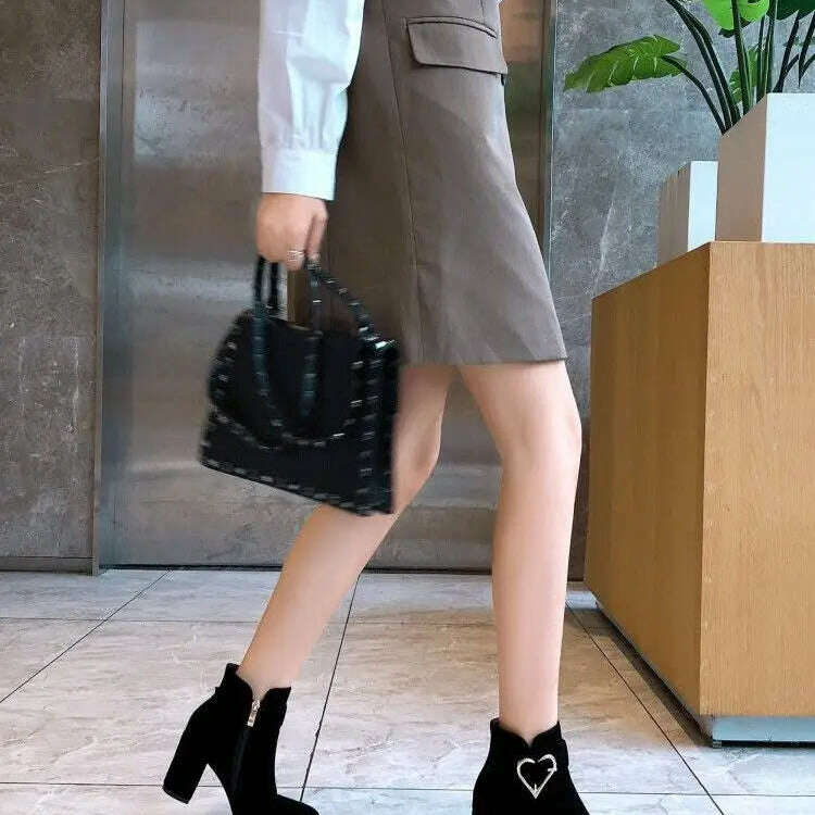 Women's Chunky Heeled Ankle Boots – Side Zipper