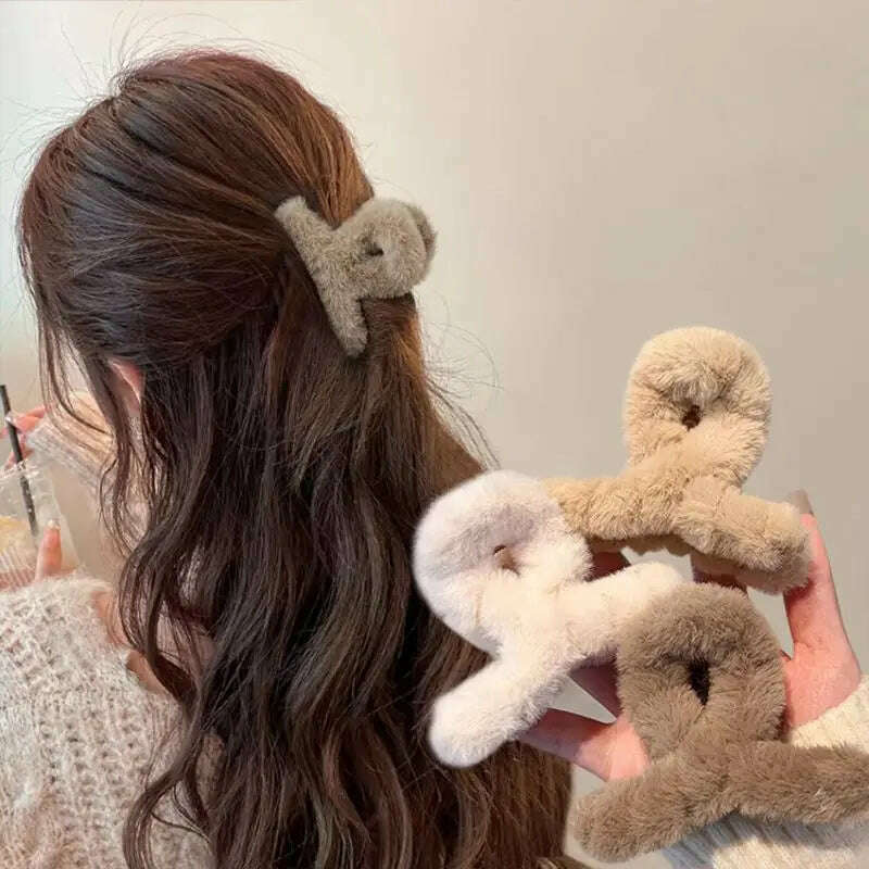 2024 Winter Faux Fur Hair Claw for Women