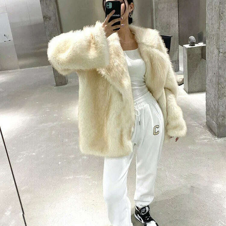Lautaro Winter Loose Faux Fur Coat for Women – Luxury & Comfort
