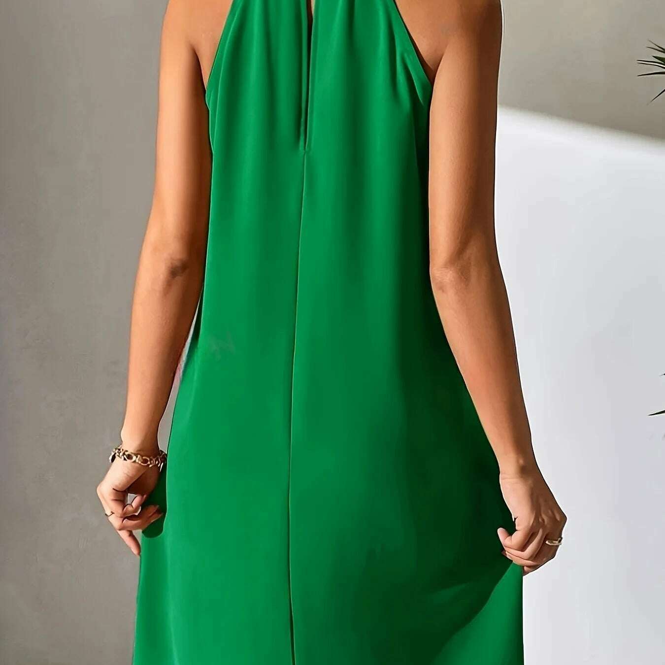 Elegant Green Halter Dress – Sleeveless, Chic Vacation Wear