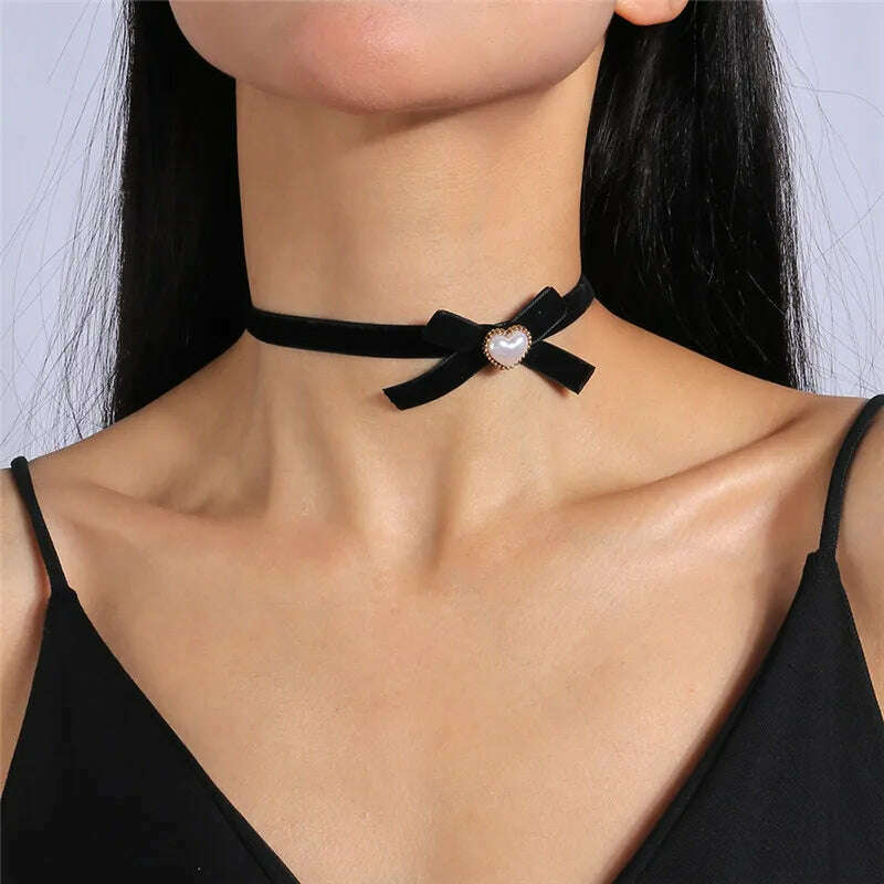 Fashion Sexy Black Velvet Chokers Necklaces Punk Style Statement Crystal Love Hearts Necklace For Women Party Jewelry