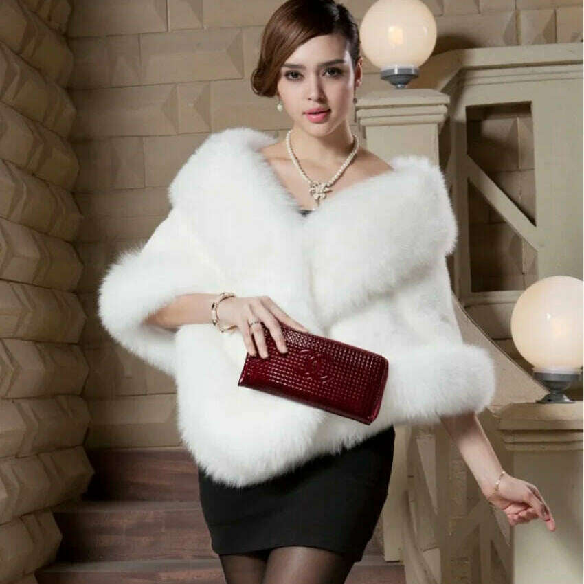 Elegant Faux Fur Bridal Wrap – Perfect for Winter Weddings