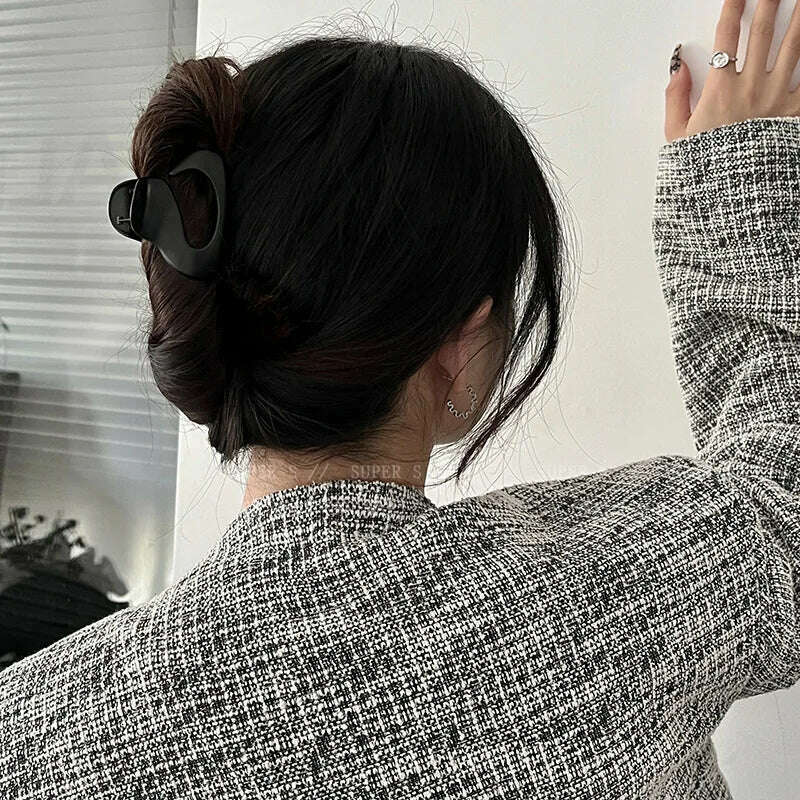 Elegant Hollow Geometric Metal Hair Claw