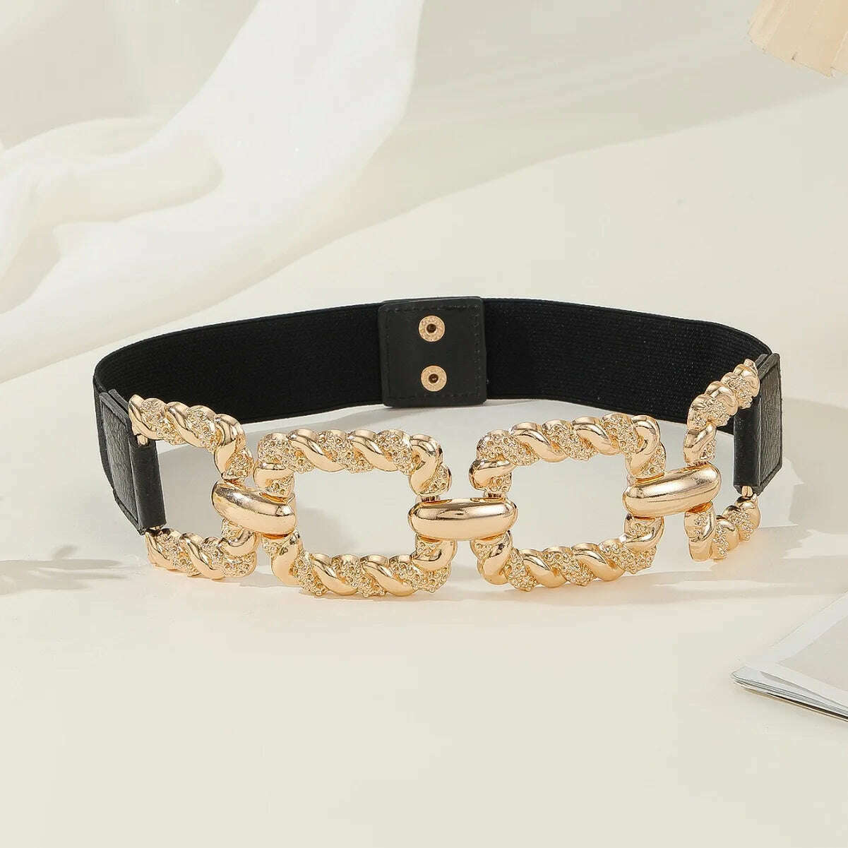 Fashion Metal Thick Chain Belt for Women – Gold Buckle
