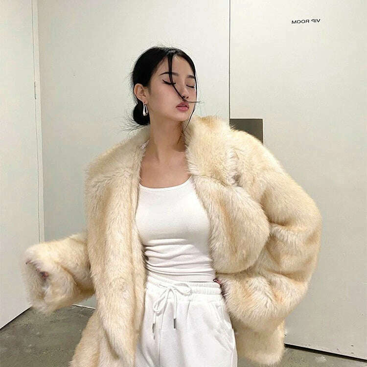 Lautaro Winter Loose Faux Fur Coat for Women – Luxury & Comfort