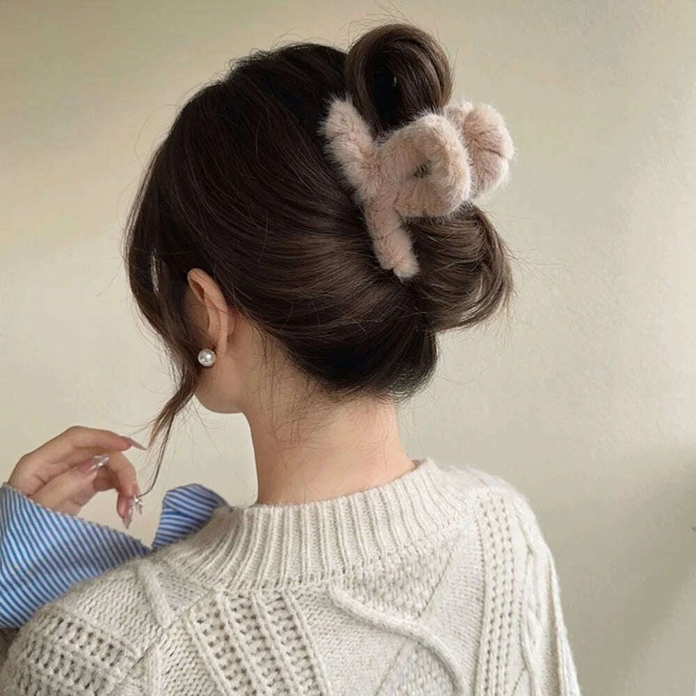 2024 Winter Faux Fur Hair Claw for Women