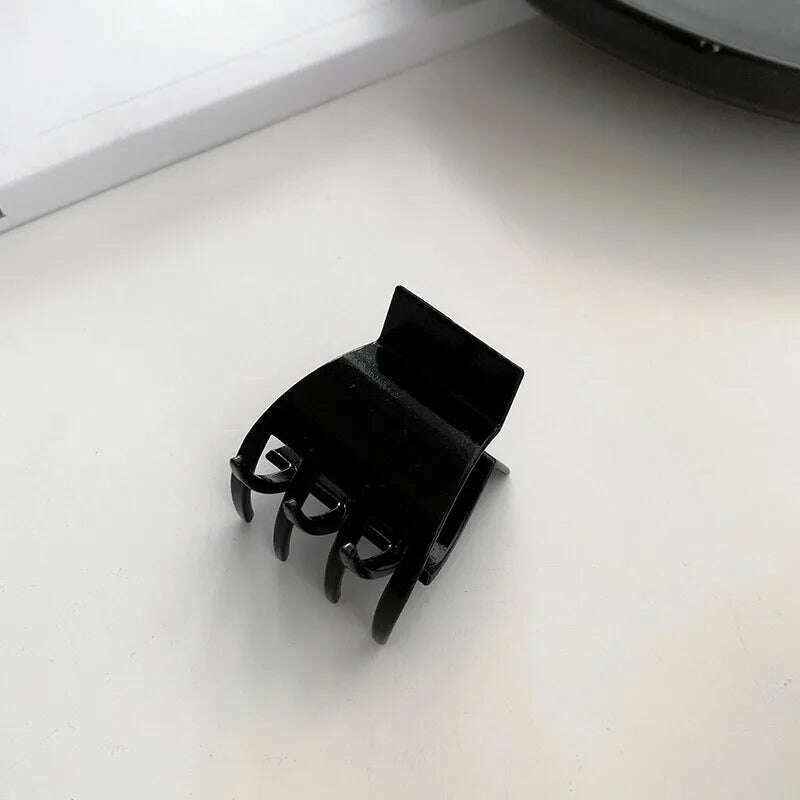 Elegant Black Geometric Hair Claw.